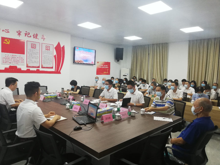 6月28日，市科技局101會議室舉行“永遠跟黨走.傳承紅色精神”——道德模范（身邊好人）黨史巡回宣講，由謝烈龍主講，39位黨員參加 (2).jpg